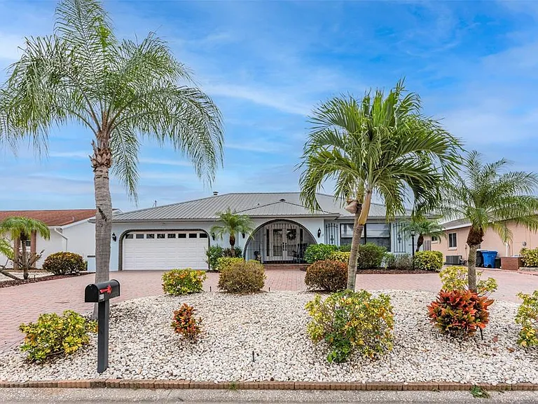 910 Chipaway Dr — Photo 1
