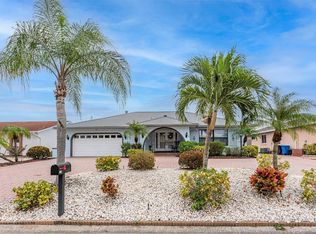 910 Chipaway Dr, Apollo Beach, FL 33572