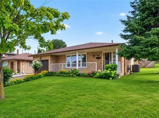 145 Adis Ave, Hamilton, ON L9C 6T9
