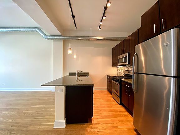 5th image of 2778 N Milwaukee Ave APT 220