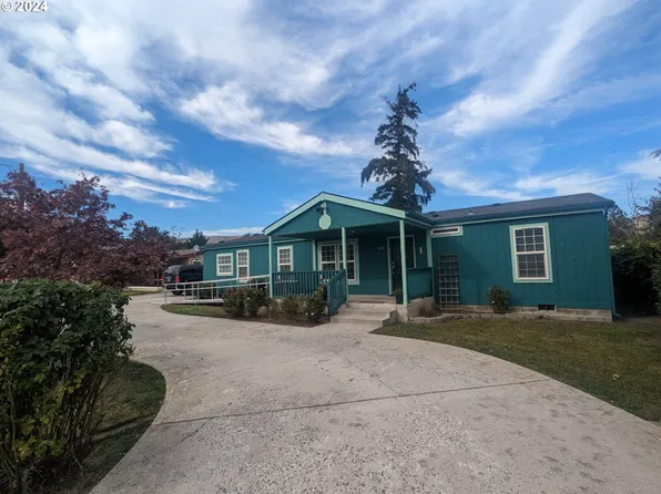 1035 Chenoweth Loop W, The Dalles, OR 97058