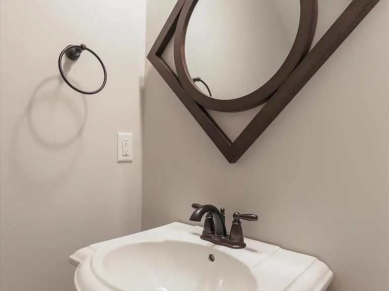 20 Delano Dr — Photo 14