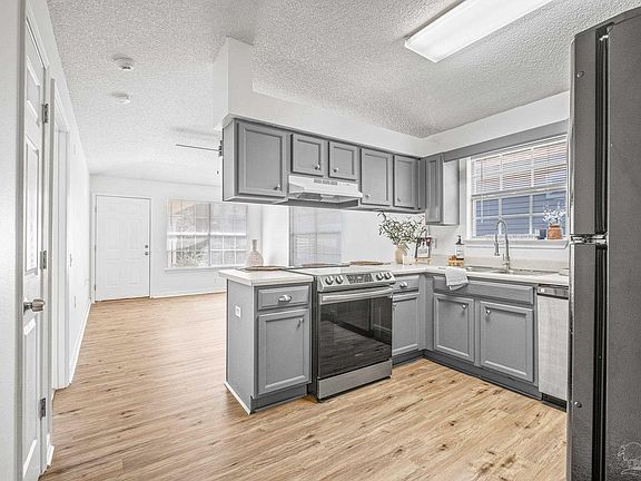 3rd image of 4057 Glenway Dr