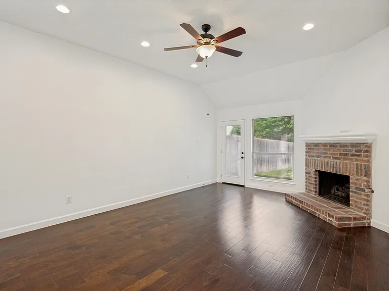 8160 Tower Rd — Photo 12