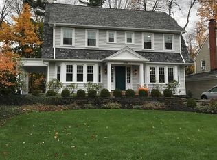 2934 Scarborough Rd, Cleveland, OH 44118