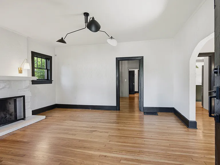 1043 Sharpe Ave — Photo 7