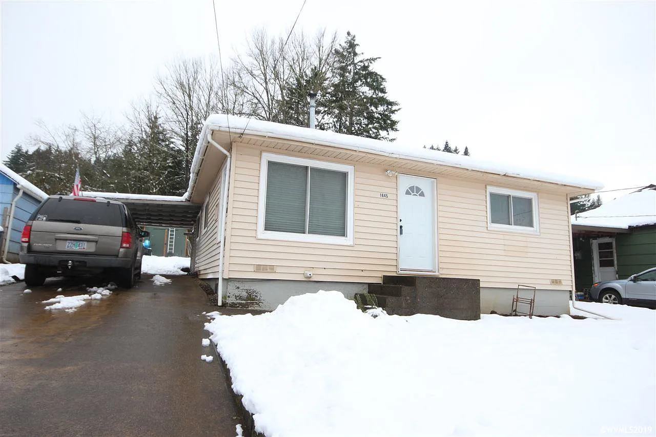 1845 Cedar St photo 1