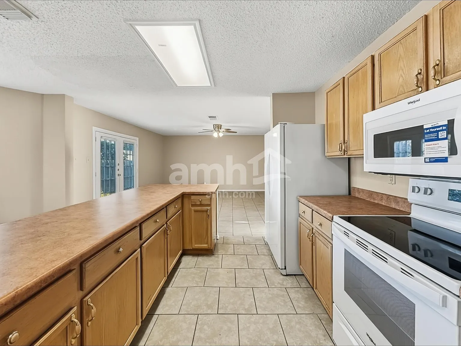 4 bed, 2.5 bath, 2576 sqft, $2,095 — Photo 3