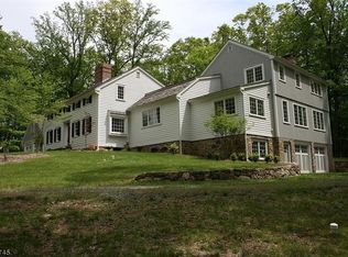 18 Red Oak Row, Chester, NJ 07930