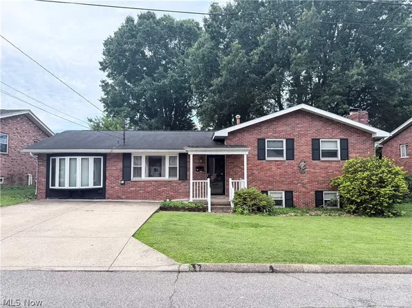 108 36th St, Vienna, WV 26105