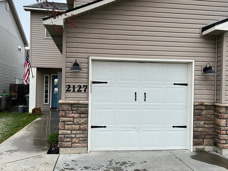 2127 S Amy Ave — Photo 2