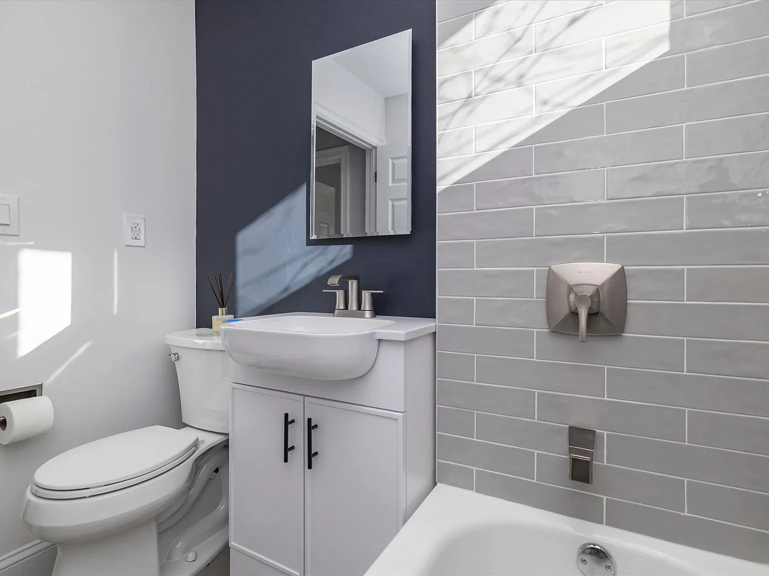 3 bed, 952 sqft, $4,000 — Photo 4
