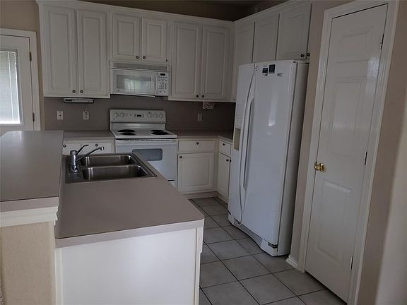4th image of 16819 Bellmoor Ln