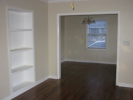 5th image of 631 Medford Pl