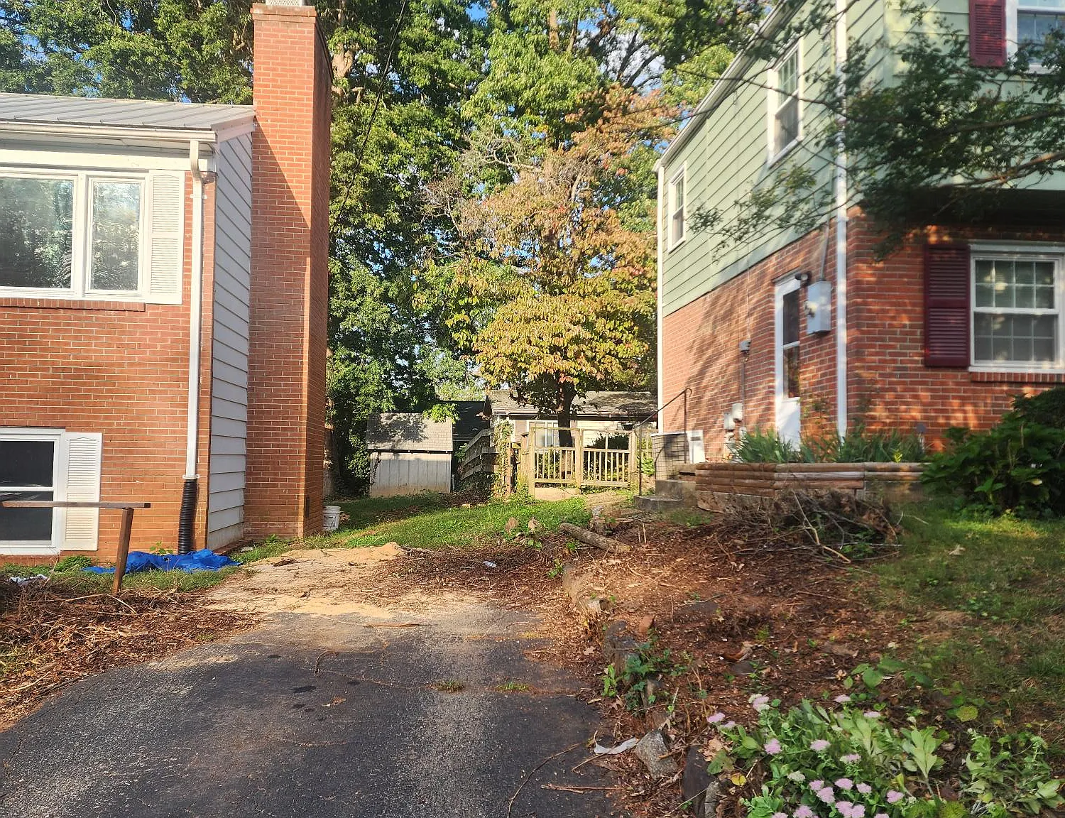 3 bed, 1000 sqft, $2,100 — Photo 2
