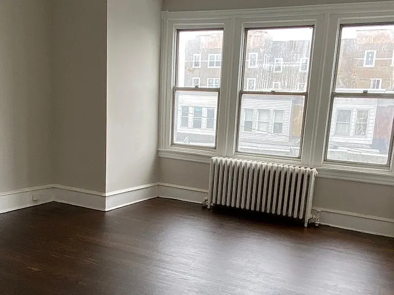 5320 Malcolm St — Photo 3
