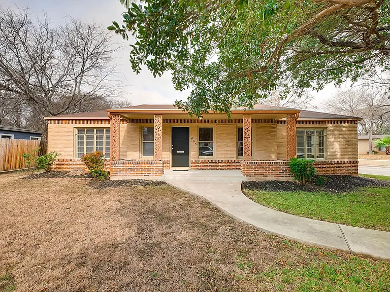 405 Quentin Dr — Photo 1