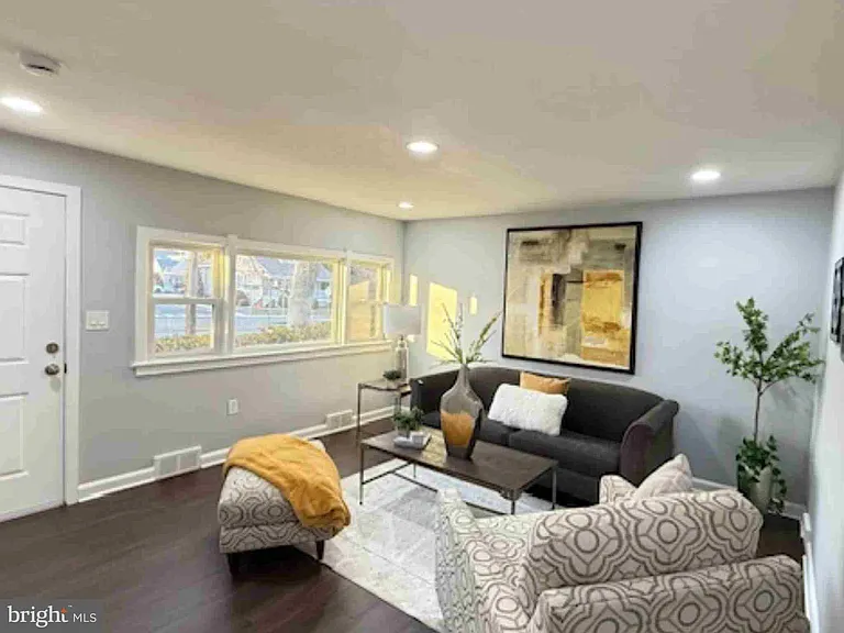2220 Brunswick Ave — Photo 3