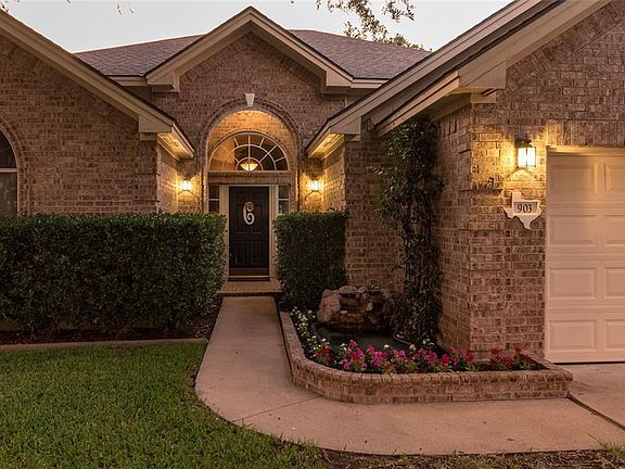 4th image of 903 Cashew Ln