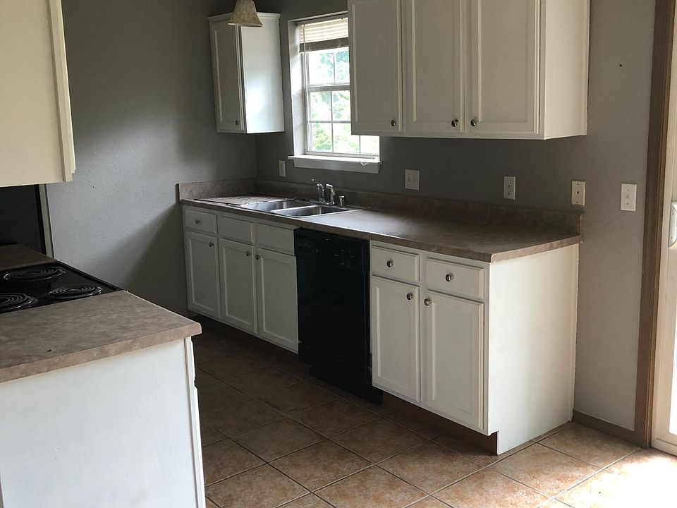 2nd image of 5703 Elmwood Pl