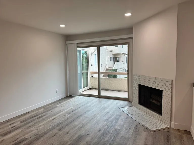 6110 Calle Mariselda #102 — Photo 23