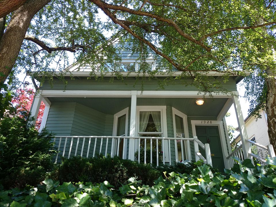2nd image of 1928 Federal Ave E