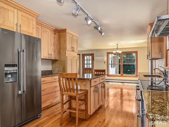 5th image of 10 Fernwood Rd