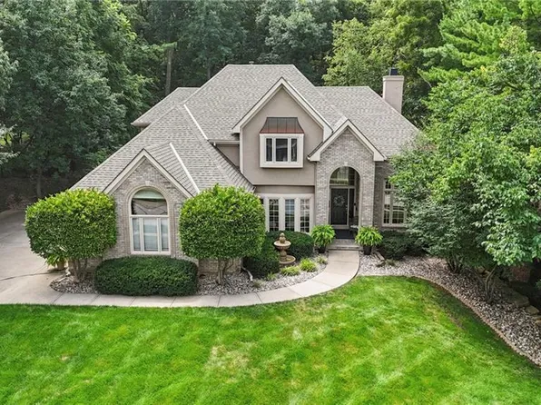 1567 Oakwood Ln, Liberty, MO 64068
