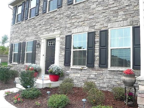 Beautiful & Well Maintained Landscaping