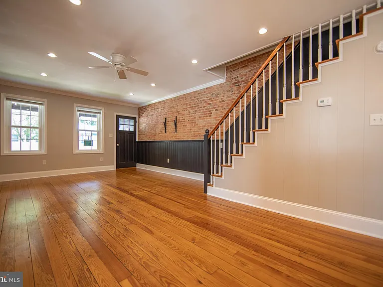 540 S Adams St — Photo 5