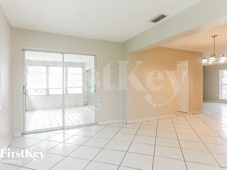 6891 NW 25th Ct — Photo 6