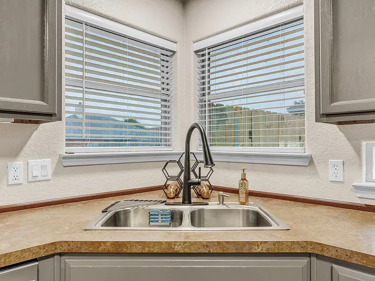 221 Cedar Ridge Dr — Photo 25