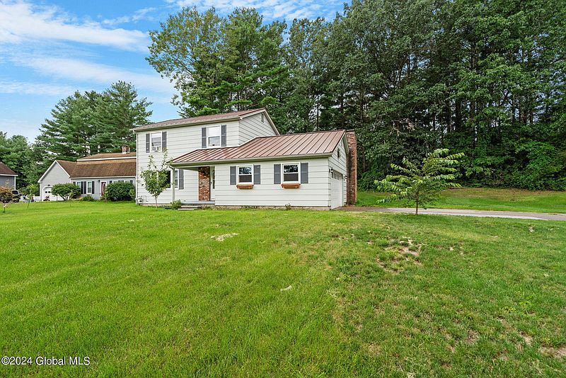 3rd image of 16 Sweetbriar Lane