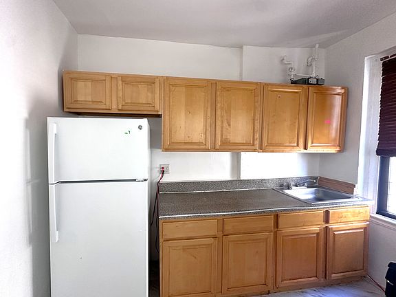 2nd image of 2128 35th St APT 4F