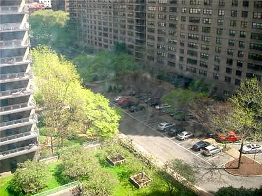 Sold by essential NEW YORK Real Estate | media 2