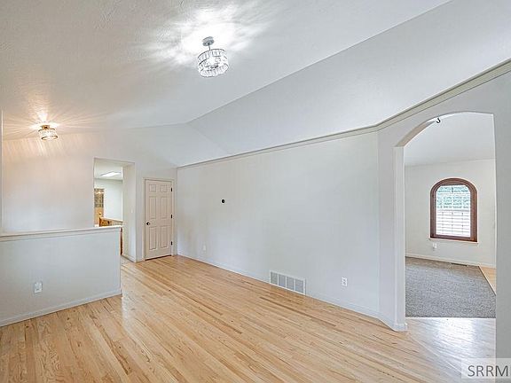 4th image of 3803 Woodhaven Ln