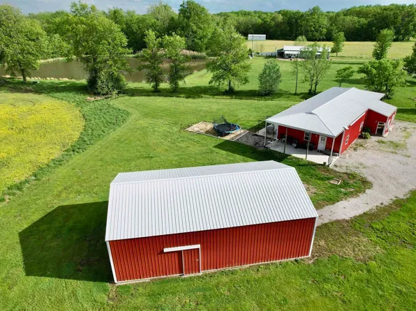 1821 Zion Hill Rd, Centralia, IL 62801