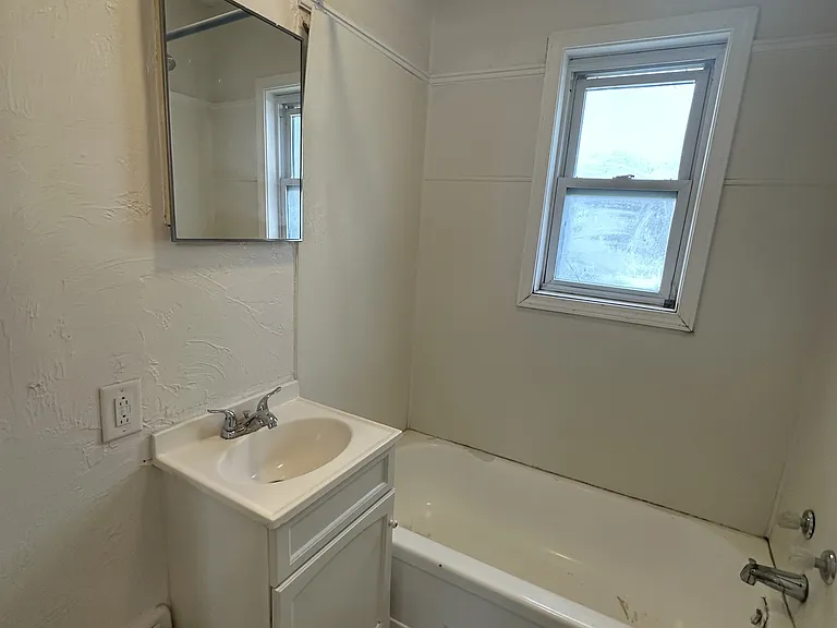 2109 W 9th St — Photo 8