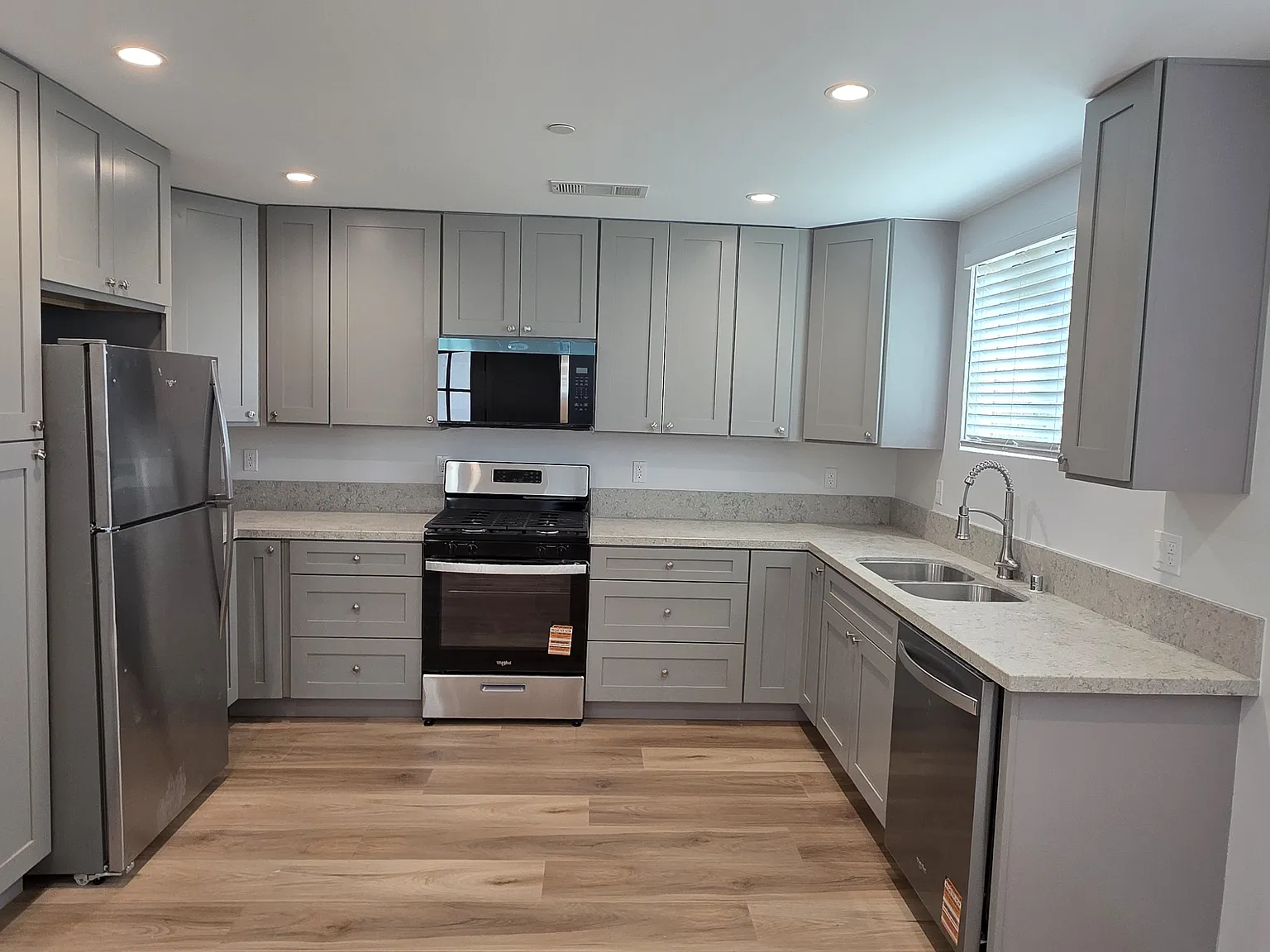 2 bed, 825 sqft, $2,975 — Photo 2