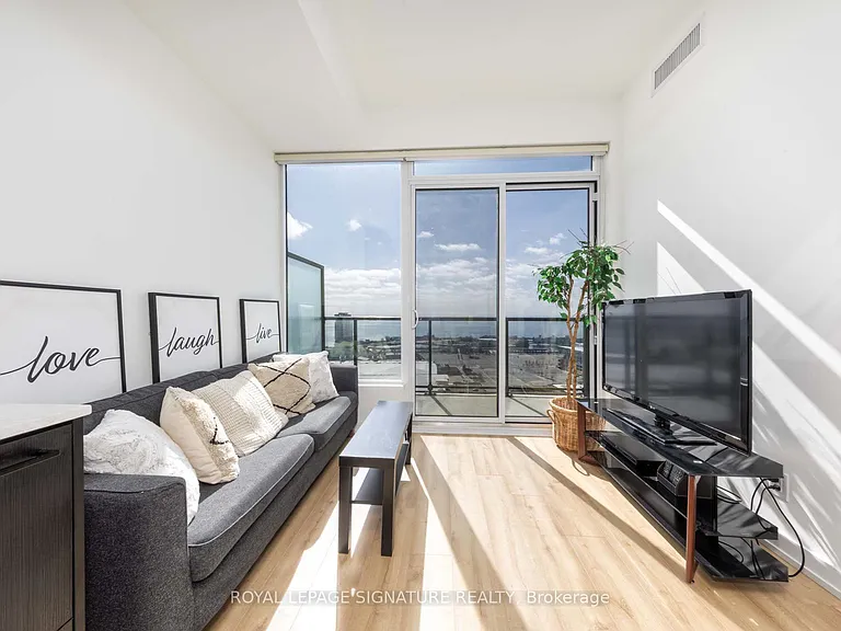 135 E Liberty St #Penthouse 9 — Photo 9