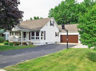 423 N Logan St, Dewitt, MI 48820