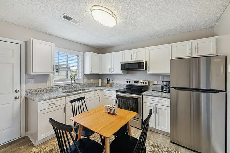 Mirabeau Apartments — Photo 4