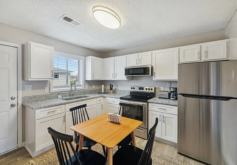Mirabeau Apartments — Photo 4