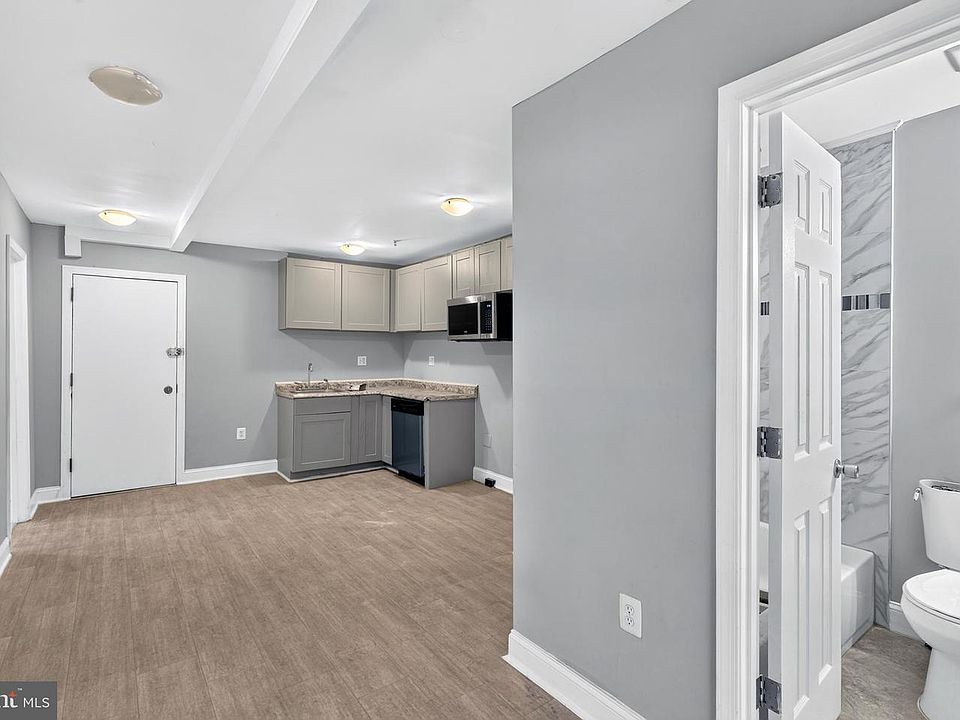 2nd image of 109 Wayne Pl SE