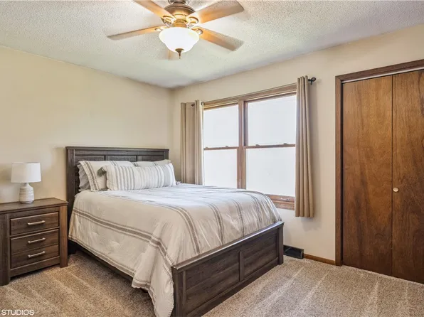 719 S 7th Ave, Winterset, IA 50273