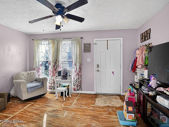 4th image of 247 Williamsburg Dr