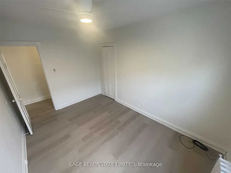1083 Avenue Rd #4 — Photo 24