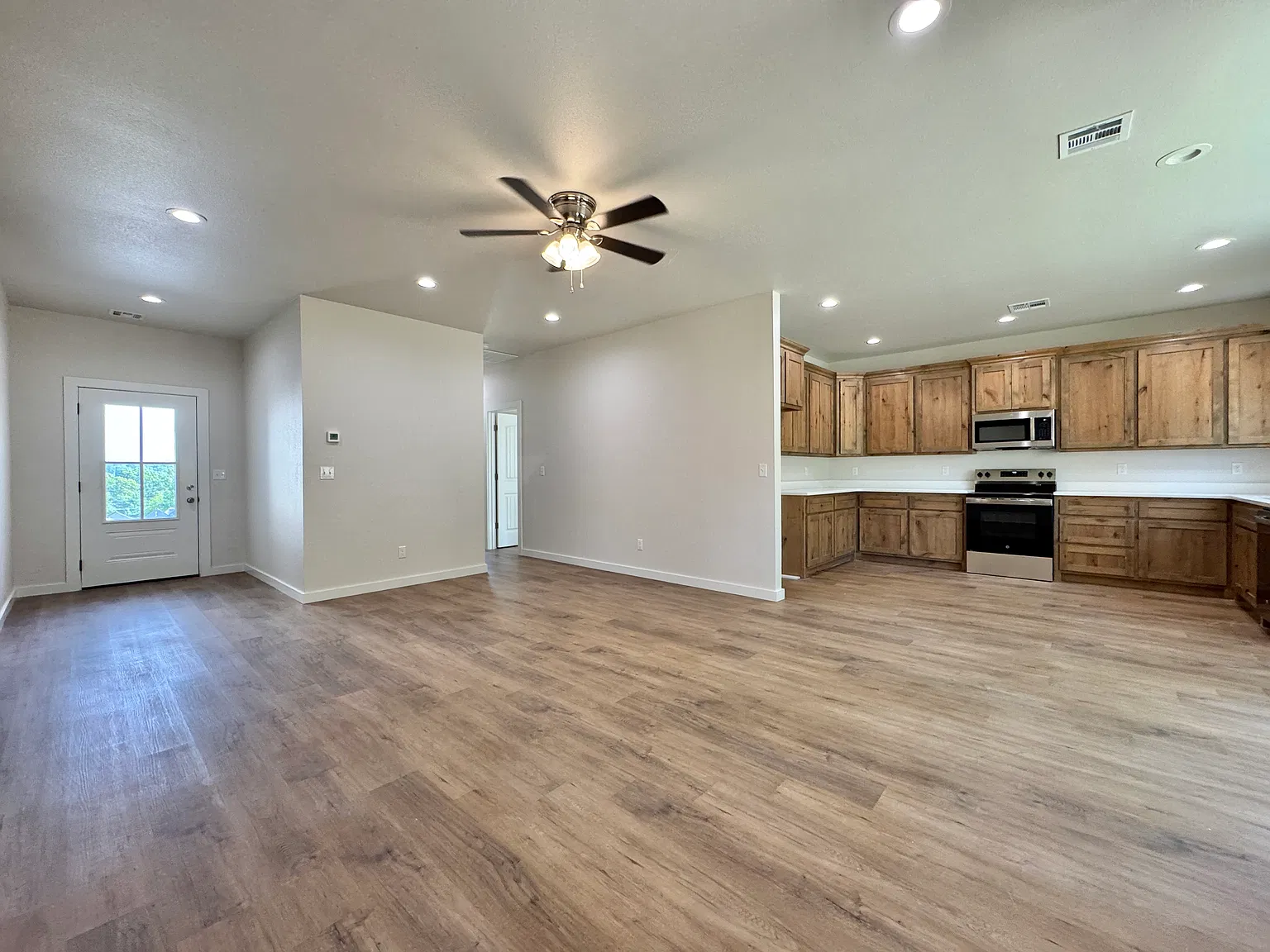 3 bed, 1462 sqft, $1,900 — Photo 3