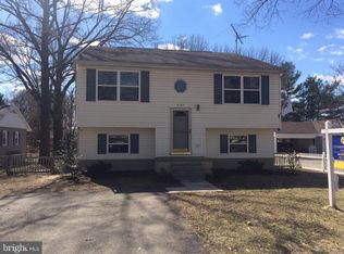 8064 Woodholme Cir, Pasadena, MD 21122