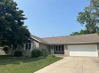 4231 White Oak Ln, Sheboygan, WI 53083